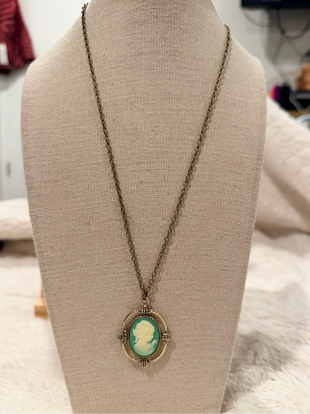 Vintage Style Green & Antique gold Cameo Pendant Necklace